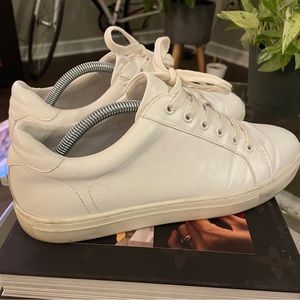 Banana Republic white low top sneakers 9.5